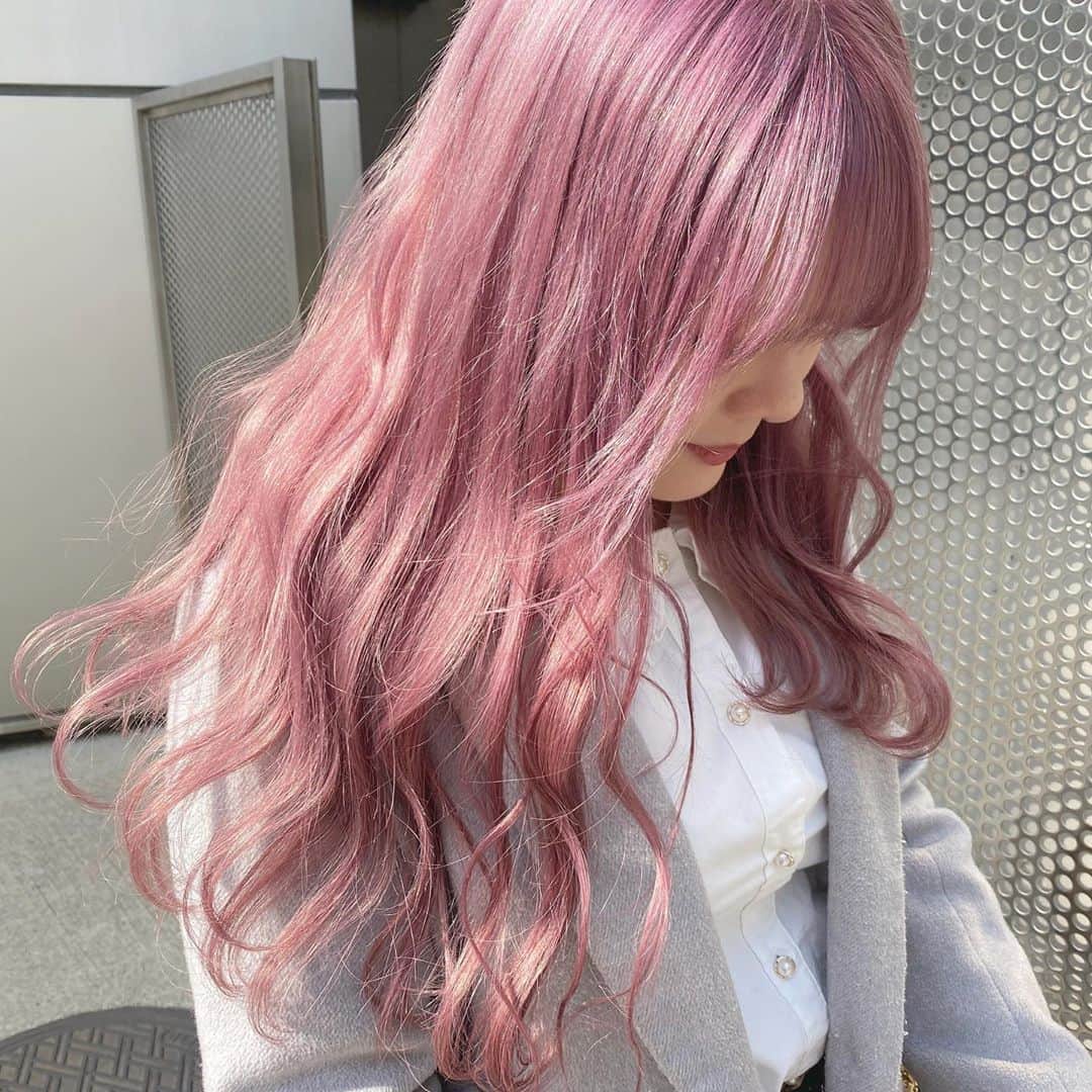 Beleza_official_instagramのインスタグラム：「ハイブリーチで作る薄めピンク😊 . 色落ちは綺麗なブロンドです👼 . サラサラ艶々のハイトーンは僕にお任せください☺︎ .  絶対に失敗したくない方は是非指名予約をおすすめします！！ . 僕だけのオリジナルレシピとマル秘テクニックで艶々サラサラハイトーンにします！！」