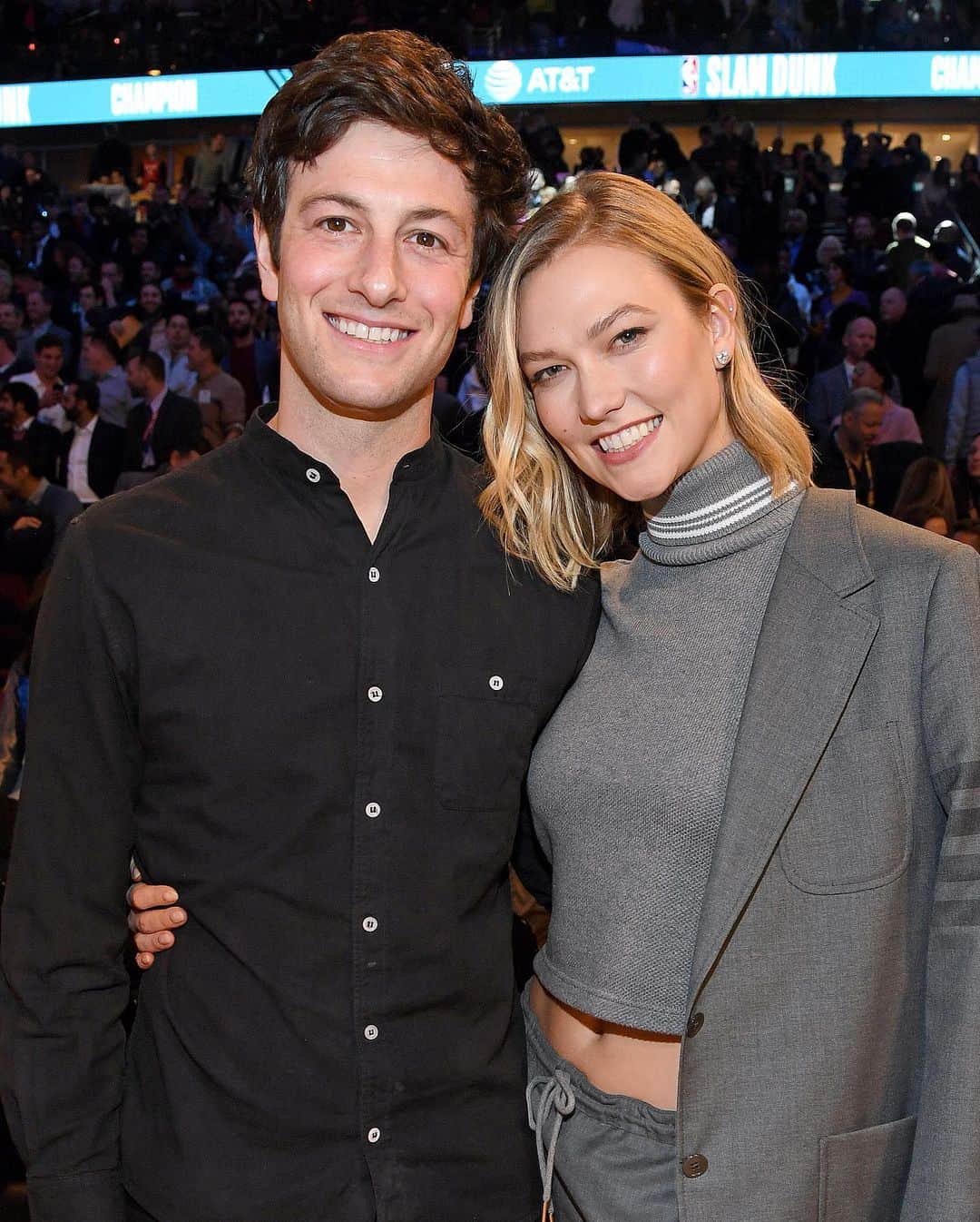 Just Jaredさんのインスタグラム写真 - (Just JaredInstagram)「Karlie Kloss and husband Joshua Kushner are expecting their first child! Tap this photo at the LINK IN BIO for the full story. #KarlieKloss #JoshuaKushner Photo: Getty」10月30日 7時25分 - justjared
