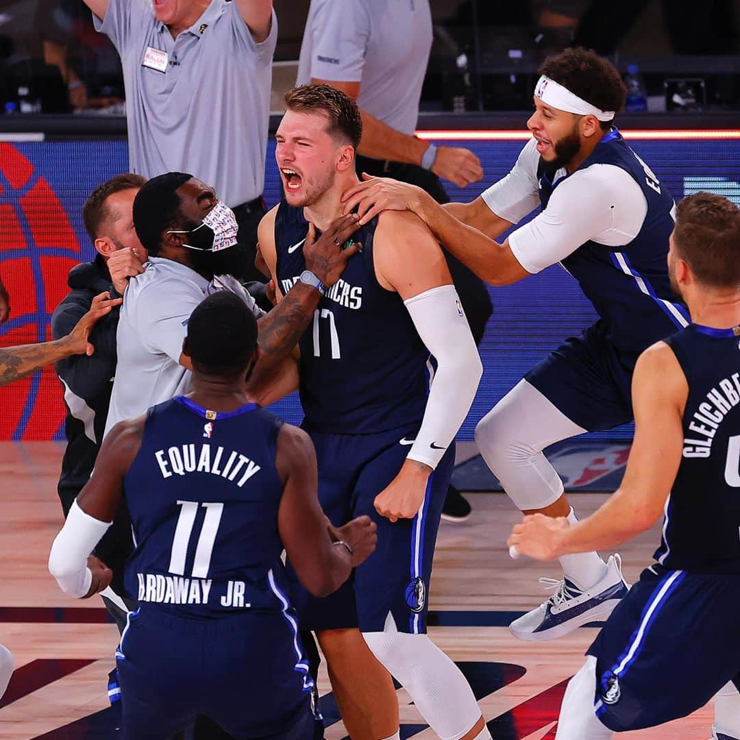 NBAさんのインスタグラム写真 - (NBAInstagram)「@lukadoncic’s #TissotBuzzerBeater caps thrilling @dallasmavs/@laclippers finish! #BESTofNBARestart」10月30日 7時25分 - nba