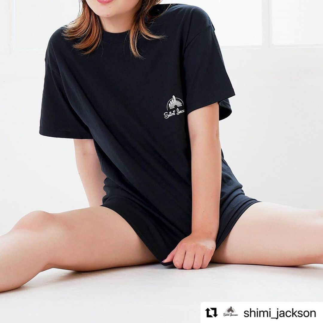 ジャクソンマティスさんのインスタグラム写真 - (ジャクソンマティスInstagram)「. #Repost @shimi_jackson with @make_repost ・・・ 本日/10月30日(金) 18時販売開始🕕  . 昔々あるところに愛を育む行為・セッ○スがお盛んな国がありました。 . この国の愛のシンボル・スキンデレラ城。 . 以前、原因不明の病が流行した際、国の天才医学者がイチモツを守るゴム製の袋を完成させ、国を守ったことを称え、建てられたお城です。 . それから、それから...🏰 . #異業種交流会 #本日18時販売開始 #数量限定販売」10月30日 7時41分 - jacksonmatisse