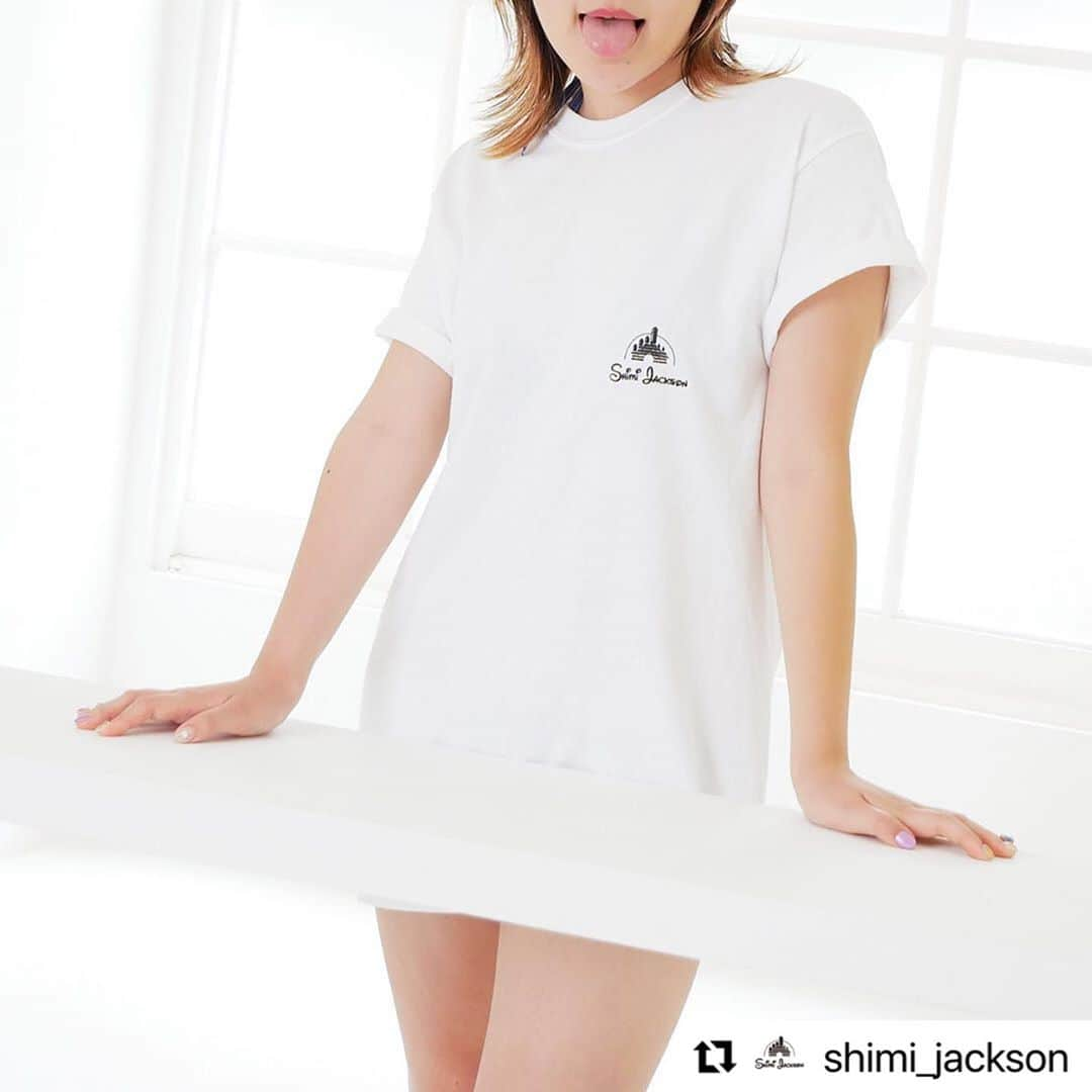 ジャクソンマティスさんのインスタグラム写真 - (ジャクソンマティスInstagram)「. #Repost @shimi_jackson with @make_repost ・・・ 本日/10月30日(金) 18時販売開始🕕  . 昔々あるところに愛を育む行為・セッ○スがお盛んな国がありました。 . この国の愛のシンボル・スキンデレラ城。 . 以前、原因不明の病が流行した際、国の天才医学者がイチモツを守るゴム製の袋を完成させ、国を守ったことを称え、建てられたお城です。 . それから、それから...🏰 . #異業種交流会 #本日18時販売開始 #数量限定販売」10月30日 7時41分 - jacksonmatisse