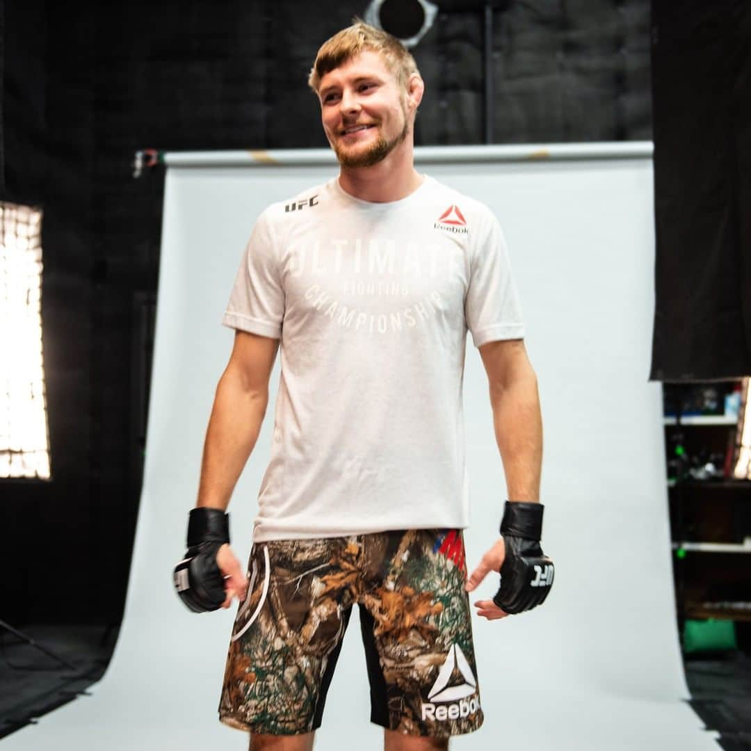 UFCさんのインスタグラム写真 - (UFCInstagram)「THE CAMO SHORTS HAVE ARRIVED 🌾 #UFCVegas12」10月30日 7時34分 - ufc