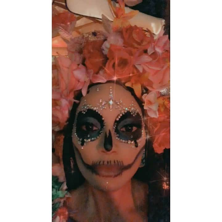 セリタ・エバンクスのインスタグラム：「“We don't just shine, we illuminate the whole show, you feel me?”-Hov #diadelamuertos @tillies #lit #ancestors 🙏🏽✨#dayofthedead #Nov2」