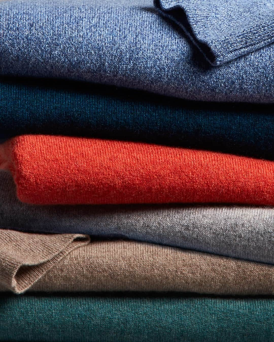 ブルックスブラザーズさんのインスタグラム写真 - (ブルックスブラザーズInstagram)「You can almost feel how soft it is just looking at it. Nothing says cozy like #BrooksBrothers cashmere. #SweaterSeason #FallStyle」10月30日 7時55分 - brooksbrothers