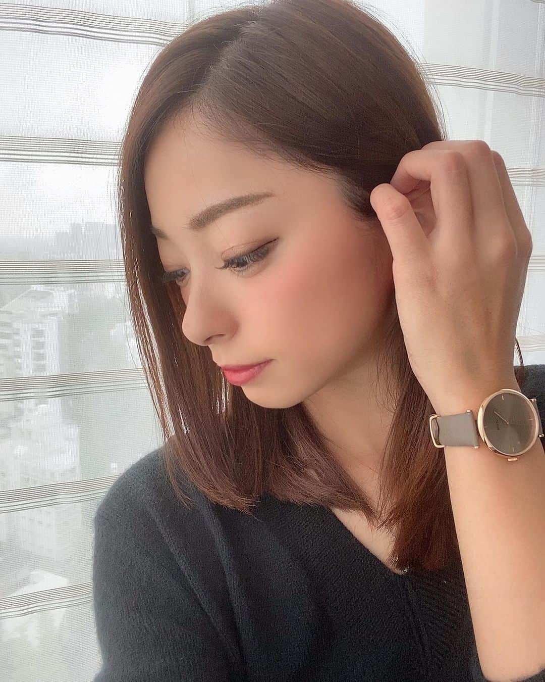 RIKAさんのインスタグラム写真 - (RIKAInstagram)「. 大人っぽさを引き立たせてくれるような腕時計⌚️💕 @cluse.jp  . ソフトグレーのベルト✖️ゴールドがツボです☺️✨ カジュアルでもフォーマルでも合う時計なので最近はこの子ばかり付けてます💖 . プレゼントにも効果的🎁‼️ . 今ならクーポンでお得に買えちゃいます❣️ 詳しくはストーリーにアップします😊✨ . . . #時計#腕時計#オシャレ#可愛い#大人ぽい#シンプル#腕時計マニア#クルース」10月30日 8時06分 - rinrikagolf