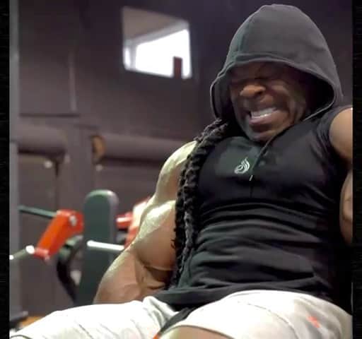 カイ・グリーンのインスタグラム：「Whether we’re training legs, pulling, or pressing my @ryderwear signature series 2.0 were designed for maximum comfort to keep you locked in when it matters most! - No matter if you’re working out from home or at a gym this shoe was meant for your personal bests.  Try a pair on today and let me know what you guys think!!  💥Tap the link in my bio 🌐Web: ryderwear.com/kai 💲Save 10% - Use Code Kai10 ✌🏾Available in 2 Colors 🌎Worldwide Shipping」