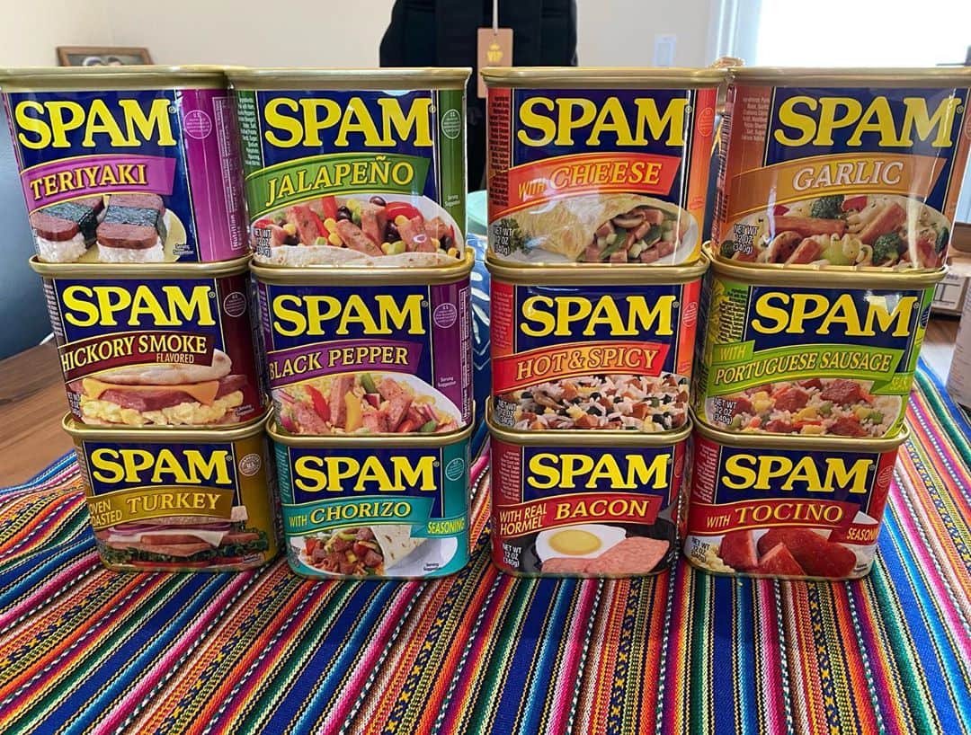 トレ・クールのインスタグラム：「My inbox keeps getting filled up.  Is anybody else having a problem with too much SPAM?」