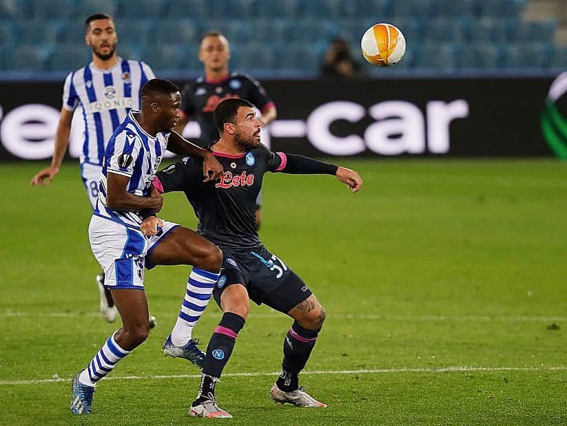 アンドレア・ペターニャのインスタグラム：「Prima vittoria in @europaleague  3 punti importantissimi 📈 #forzanapolisempre  #realsociedadnapoli  💙💙」