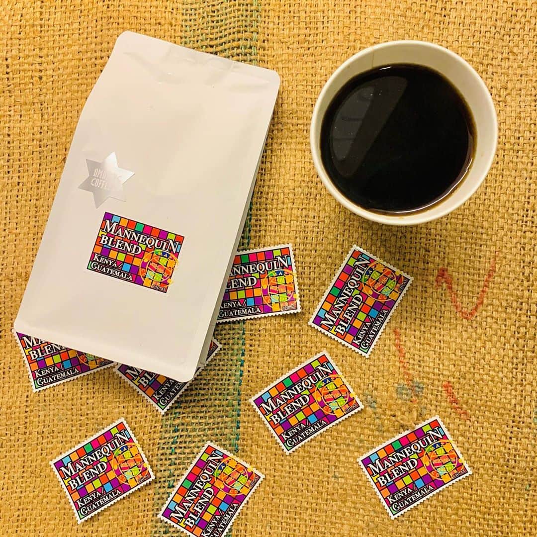 AMAZING COFFEEさんのインスタグラム写真 - (AMAZING COFFEEInstagram)「. ✨AMAZING COFFEE OSAKA SOUTH SIDE🕺 . オレンジやグレープのジューシーさが魅力の"MANNEQUIN BLEND"💃✨ チョコレート🍫やショートケーキ🍰のお供に…🤤 . ホッと一息💭 素敵なCoffee timeを🤫🌱 . #AMAZINGCOFFEE #OSAKASOUTHSIDE #AMeCO #アメコ #Coffee #MANNEQUINBLEND #MANNEQUINNIGHTFEVER #マネキンナイトフィーバー #FANTASTICS #ファンタスティックス @fantastics_fext」10月30日 8時17分 - amazing_coffee_official