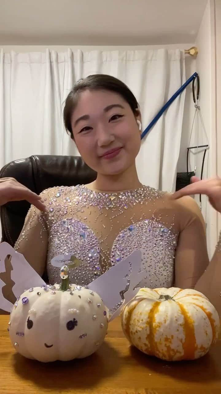 長洲未来のインスタグラム：「Figure Skating costume inspired pumpkin decorating. 🎃⛸」