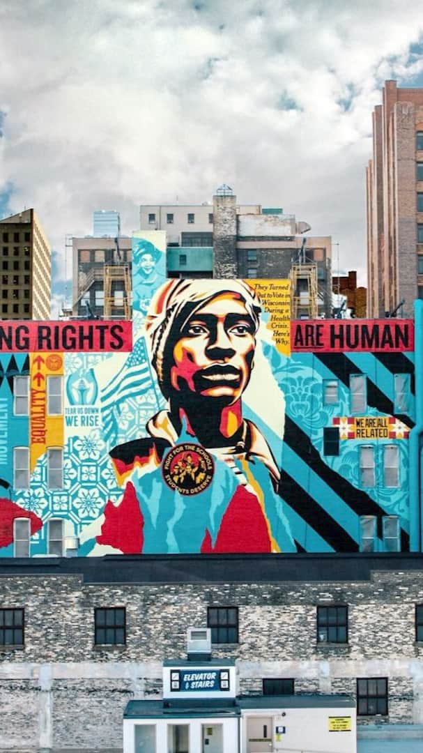 のインスタグラム：「I was excited to chat with @ppawisconsin about “Voting Rights are Human Rights,” the latest collaborative mural I worked on in Milwaukee with artists Tyanna Buie @tyanna_buie, Niki Johnson @nikijohnsonstudio, Tom Jones @tom_jones_cax_shep_ska, Claudio Martinez @cladiomke, and Dyani White Hawk @dwhitehawk.  Please make a voting plan and go to beavoterwi.org. Be sure to visit the link in my bio to learn more about the artists behind this mural and PPAWI’s 2020 election endorsements. -Shepard  Video by: @lionartmedia」