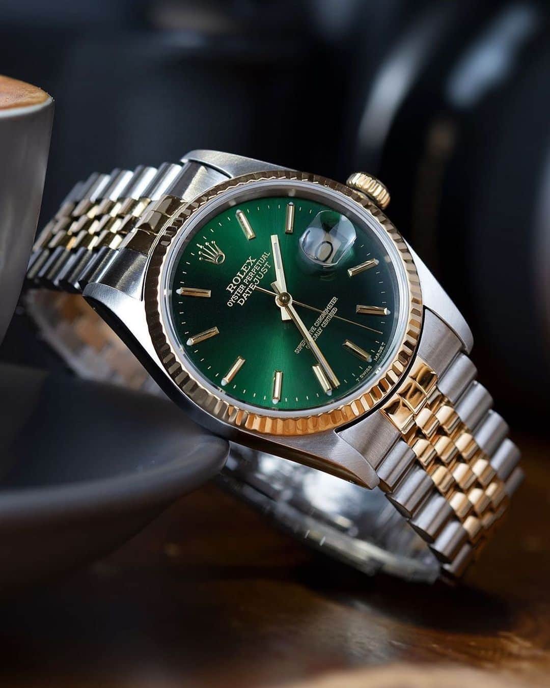 Daily Watchさんのインスタグラム写真 - (Daily WatchInstagram)「A vintage 36mm Rolex Datejust from 1991 with stunning green baton dial 🔥 Photo by @watchesofwales」10月30日 8時37分 - dailywatch