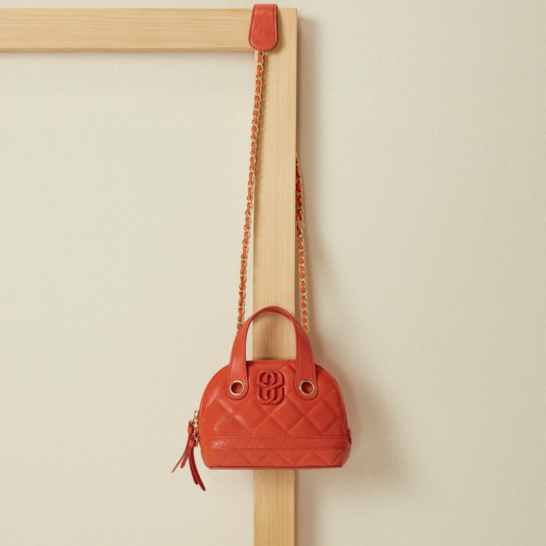 Schutzのインスタグラム：「NEW CRUSH - CROSSBODY DOUBLE TANGERINE ❤️ #schutzsplash」