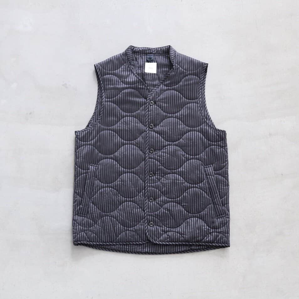 wonder_mountain_irieさんのインスタグラム写真 - (wonder_mountain_irieInstagram)「［unisex］ ts(s) / ティーエスエス "Quilted Liner Vest -Block Stripe Cupra Cloth-" ￥41,800- _ 〈online store / @digital_mountain〉 https://www.digital-mountain.net/shopdetail/000000012153 _ 【オンラインストア#DigitalMountain へのご注文】 *24時間受付 *15時までご注文で即日発送 *1万円以上ご購入で送料無料 tel：084-973-8204 _ We can send your order overseas. Accepted payment method is by PayPal or credit card only. (AMEX is not accepted)  Ordering procedure details can be found here. >>http://www.digital-mountain.net/html/page56.html  _ #ts_s #ティーエスエス _ ［実店舗］ 本店: Wonder Mountain （@wonder_mountain_irie） 〒720-0044 広島県福山市笠岡町4-18 JR 「#福山駅」より徒歩10分 blog→ http://wm.digital-mountain.info _ 系列店: HAC by WONDER MOUNTAIN （@hacbywondermountain） 〒720-0807 広島県福山市明治町2-5 2F JR 「福山駅」より徒歩15分 _ #WonderMountain #ワンダーマウンテン #HACbyWONDERMOUNTAIN #ハックバイワンダーマウンテン #japan #hiroshima #福山 #福山市 #尾道 #倉敷 #鞆の浦 近く _」10月30日 9時11分 - wonder_mountain_