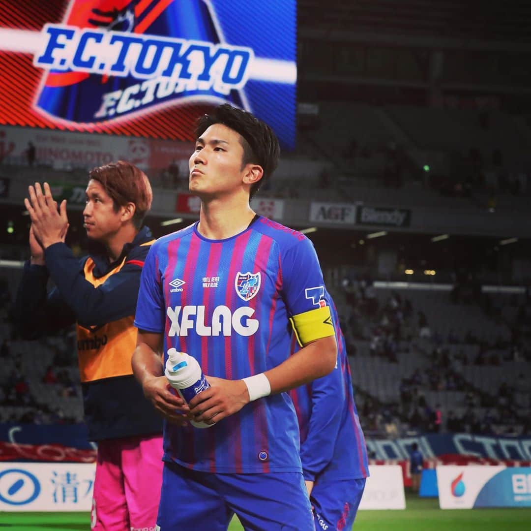 FC東京オフィシャルグッズさんのインスタグラム写真 - (FC東京オフィシャルグッズInstagram)「🔵🔴 vs #柏レイソル 上を向いて。必ず乗り越える。 @fctokyoofficial  #FC東京 #fctokyo #tokyo」10月30日 9時22分 - fctokyoofficial