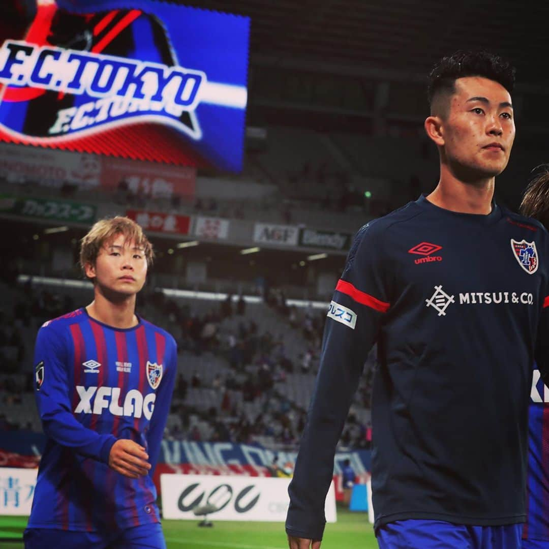 FC東京オフィシャルグッズさんのインスタグラム写真 - (FC東京オフィシャルグッズInstagram)「🔵🔴 vs #柏レイソル 上を向いて。必ず乗り越える。 @fctokyoofficial  #FC東京 #fctokyo #tokyo」10月30日 9時22分 - fctokyoofficial