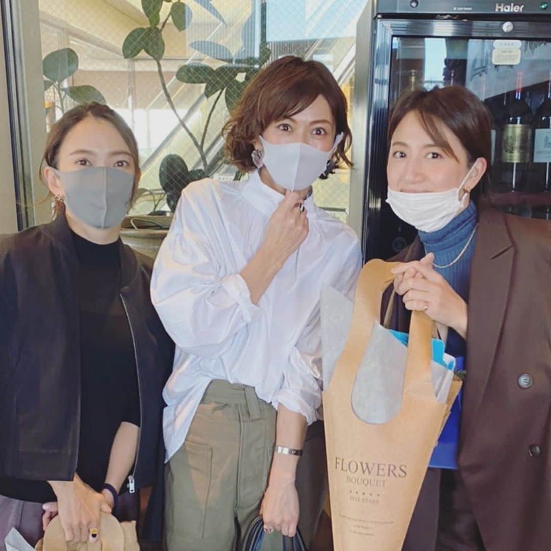 畑野ひろ子のインスタグラム：「久しぶりに、 @akihigashihara  @shizunan  に会えた😆❤️  長ーいお付き合いの2人に会うと、安心するなぁ😌❤️❤️❤️」