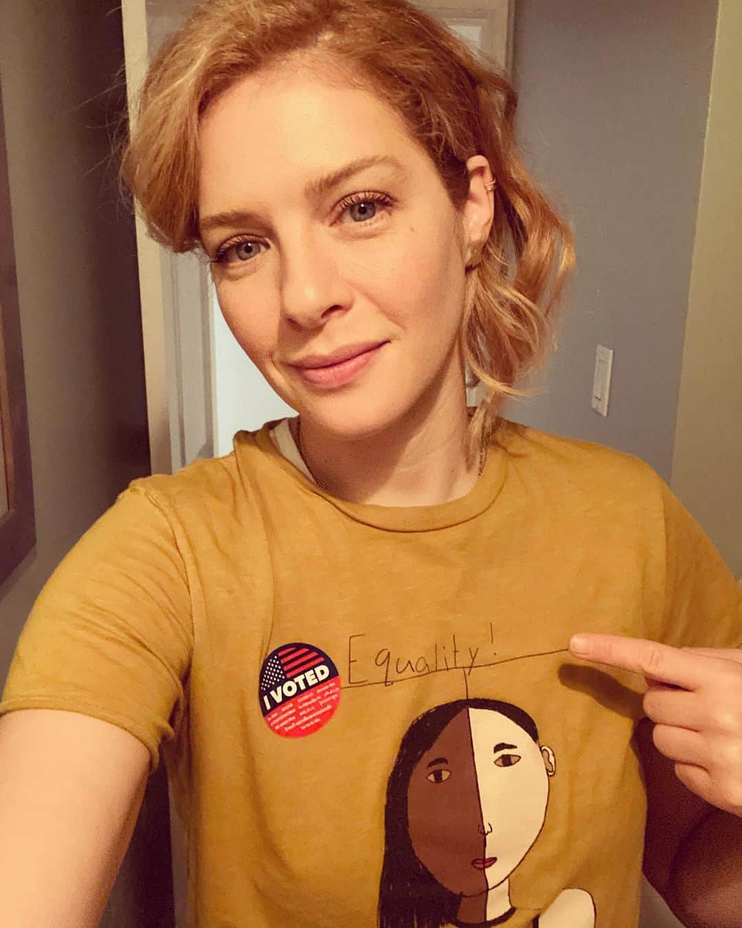 レイチェル・レフィブレのインスタグラム：「Voting is when I get to take what I believe and SIGN MY NAME. If you say it, vote it. #vote #equality #blm  #bidenharris2020」