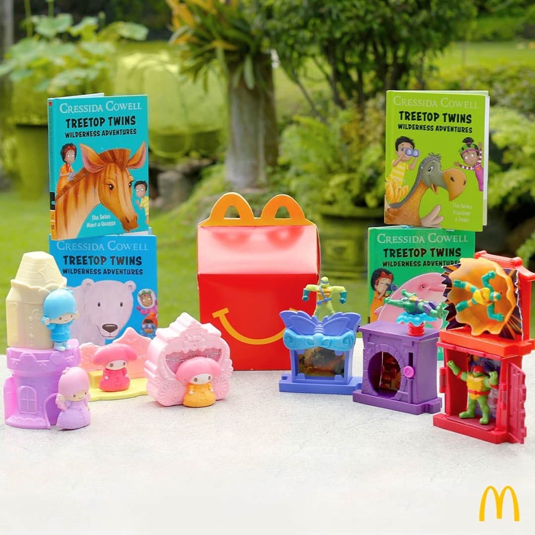 McDonald's Philippinesのインスタグラム：「Make playtime or story time more fun this long weekend with our Sanrio, Teenage Mutant Ninja Turtle toys, or a book with every Happy Meal starting at Php 90. Order now via McDelivery.  Book or toy? Let us know your choice!」