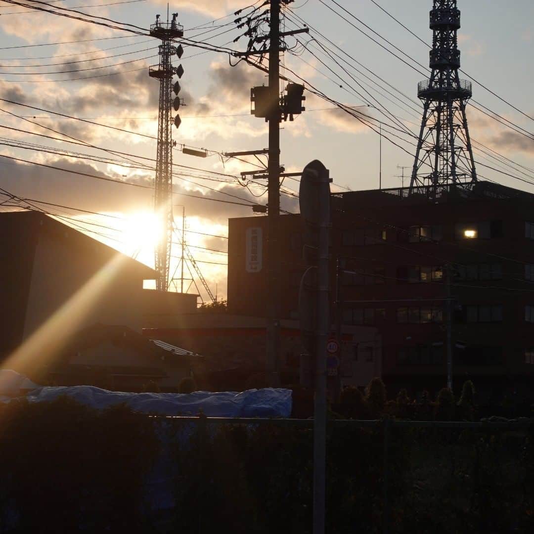 魔女菅原さんのインスタグラム写真 - (魔女菅原Instagram)「すでに曇りになってしまいましたが、今朝の輝かしい太陽。  ＃盛岡　＃太陽　＃魔女菅原　＃vlogcam」10月30日 10時09分 - hatsuyosugawara