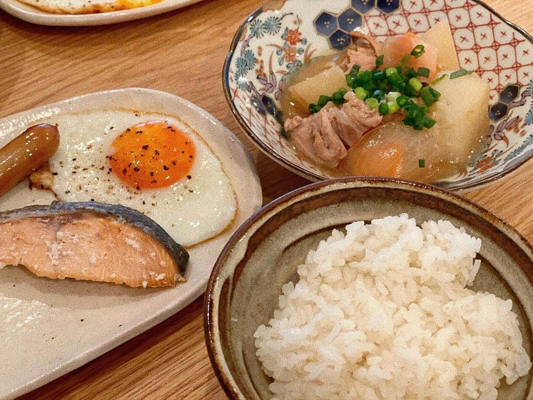 瀬戸サオリさんのインスタグラム写真 - (瀬戸サオリInstagram)「朝の定食🍚♡ . 土鍋ご飯でした😋！ ＿＿＿＿＿＿＿＿＿＿＿ #朝食 #有機野菜 #無農薬野菜 #オーガニック料理 #saori_cooking」10月30日 10時12分 - seto_saori