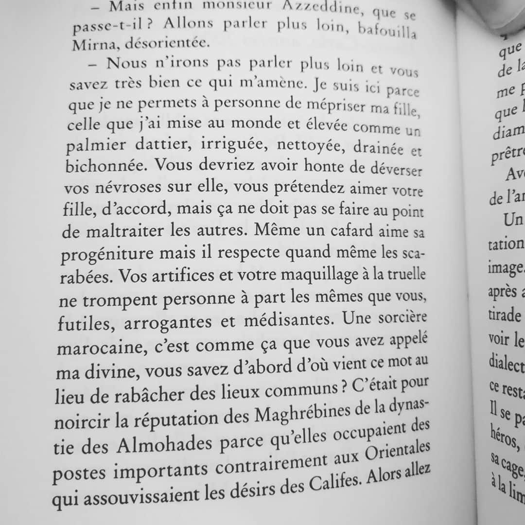 フローラン・ダバディーさんのインスタグラム写真 - (フローラン・ダバディーInstagram)「パリのロックダウンは読書の時期になりますように😔🇨🇵🚷 Dans les tristes temps qui courent, un roman qui d'un soleil paternel, éclaire notre horizon, comme des faisceaux de bon sens percent les nuages d'un ciel d'automne. #lecturescontemporaines #figuig #monpereendouteencore #モロッコ」10月30日 10時15分 - florent_dabadie