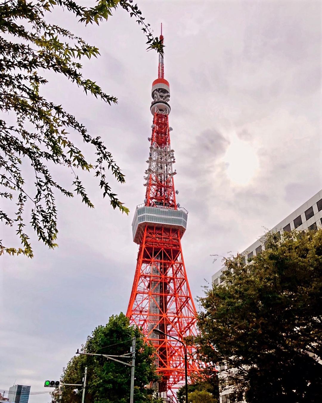 Anna のインスタグラム：「Peace out Tokyo✌🏻」