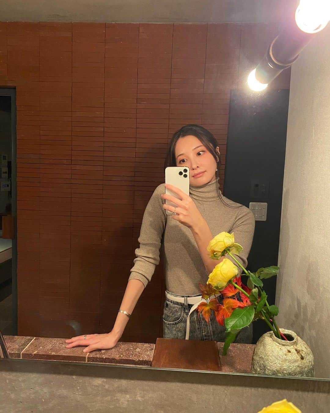 大石絵理のインスタグラム：「京都に見つけたステキなホテルレジデンス❣️ まんなかに大きなお風呂に、溶岩浴までついていてとてもリラックス🤤 3部屋しかない隠れ家です🖤 また行きたい🥺❤️」