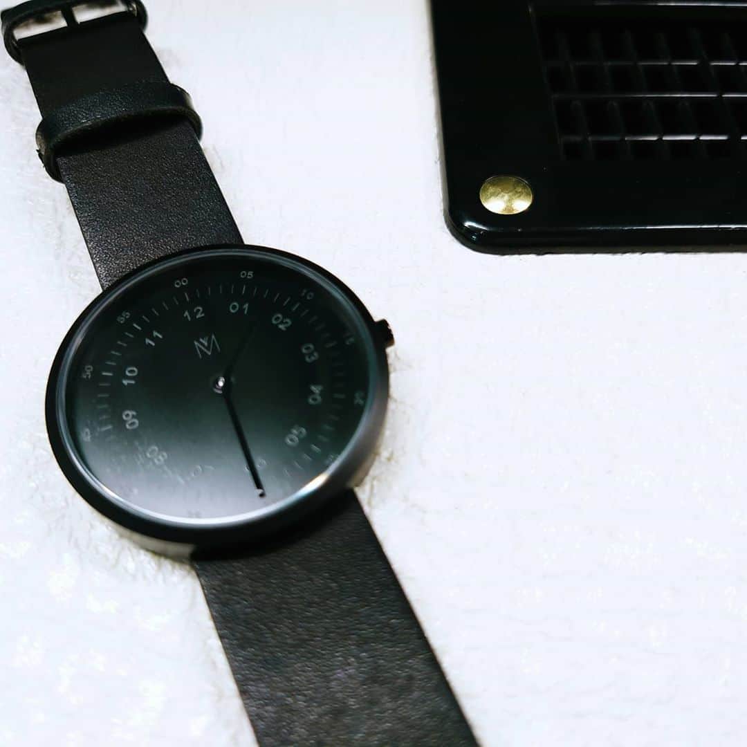 Yukiさんのインスタグラム写真 - (YukiInstagram)「#studiotime 🎸  昨日も個人練習からのリハーサル！  最近の腕時計はMAVEN WATCHESを愛用してます！黒い服が多いので時計も黒でブラックコーデ。  このMAVEN WATCHESのウェブサイトで購入時に使える10％OFFクーポンがあるので、もし購入したいなーと思った方は使ってください。  クーポンコード【ddrivfi】 (来年2021年6月8日まで使えます。) @mavenjapan #mavenwatches #マベン #マベンウォッチズ #腕時計 #時計 #手元倶楽部  #D_Drive #Yuki #japan #japanesewoman #Marshall #esp」10月30日 10時34分 - d_drive_gt_yuki