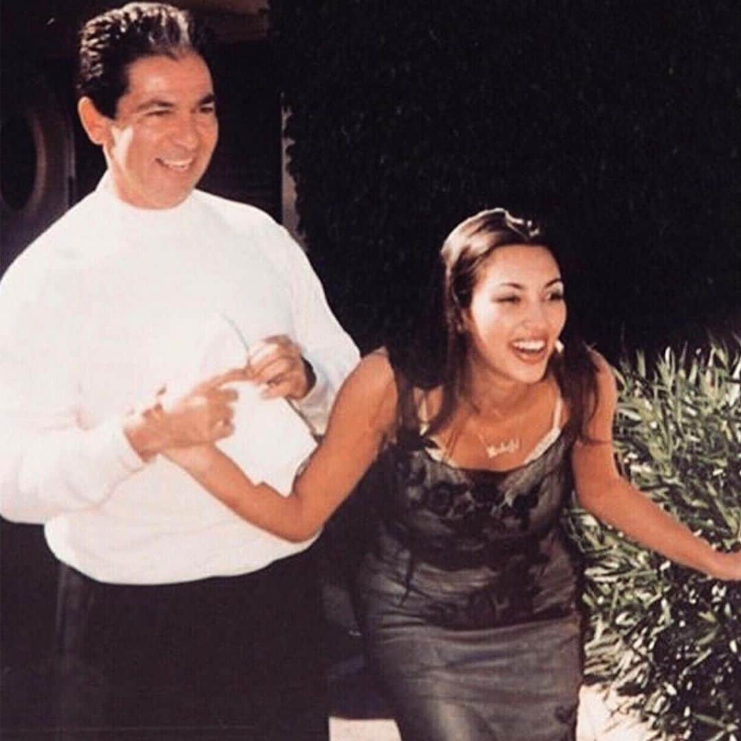 E! Onlineさんのインスタグラム写真 - (E! OnlineInstagram)「Kanye West has given Kim Kardashian a bday gift she'll never forget: a hologram of her late father, Robert Kardashian Sr. ❤️ Link in bio to see her "special surprise from heaven." (📷: Instagram)」10月30日 10時46分 - enews