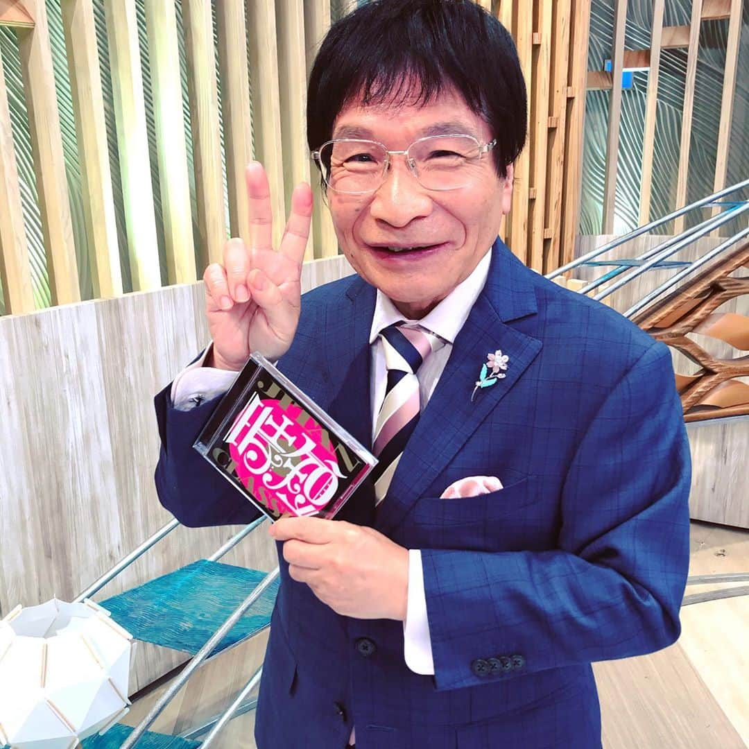 尾木直樹さんのインスタグラム写真 - (尾木直樹Instagram)「生放送終わりの「とくダネ」のスタジオにて。今日は『私の一本』コーナーでTSUKEMENさんの【時短クラシック】をご紹介しましたよー🎻 - #TSUKEMEN #時短クラシック #ベートーベン の#交響曲 も#時短 #素晴らしい から#聴いてね #フジテレビ #とくダネ #オススメ #cd #元気が出る #クラシック #コンサート #ダブルバイオリン🎻🎻ピアノ🎹 #ビオラ」10月30日 10時46分 - oginaoki_ogimama