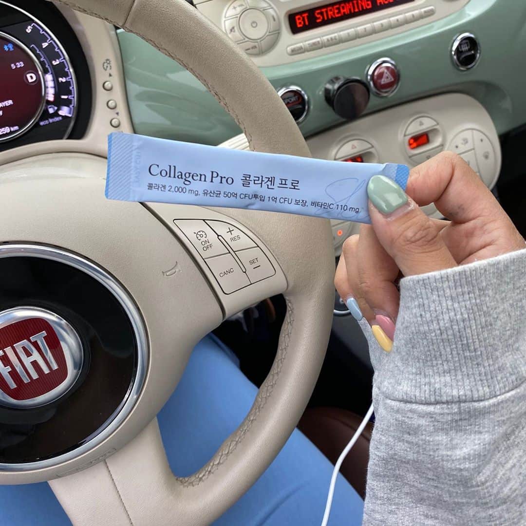 キム・ダヘのインスタグラム：「#공동구매 브이해빗 콜라겐+철분 오픈했어요 두달간격 진행입니다! 바프준비하면서 오지게 먹은 영양제들.. 진짜 맛 보장,,, 💜💜 프로필링크타구 주문하심되시고 세트주문에는 제가 먹고있는 효소 증정되구요, 12 시 이전 주문 당일출고입니댜 🧚🏻‍♂️🧚🏻‍♂️🧚🏻‍♂️」