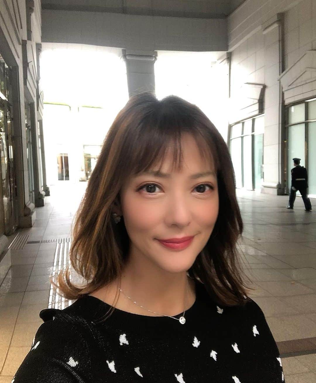 箕輪玖美さんのインスタグラム写真 - (箕輪玖美Instagram)「所用で久し振りに事務所へ✨  風が心地気良いので、帰り道はのんびり表参道をお散歩〜🍁  #オスカープロモーション #モデル #美魔女 #表参道 #お散歩大好き #お散歩の季節 #箕輪玖美」10月30日 21時51分 - kumi.111