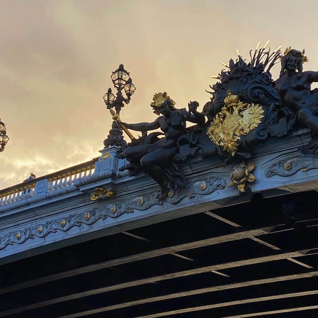 パク ・スジュのインスタグラム：「🌬🛥🇫🇷 last weekend cruisin down the Seine thank you beautiful people for that last gasp of fresh air xx」
