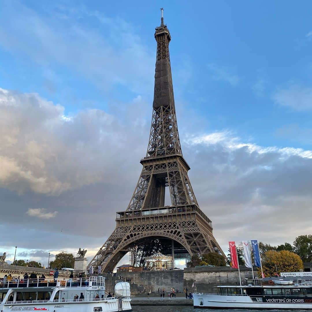 パク ・スジュさんのインスタグラム写真 - (パク ・スジュInstagram)「🌬🛥🇫🇷 last weekend cruisin down the Seine thank you beautiful people for that last gasp of fresh air xx」10月30日 21時51分 - soojoo