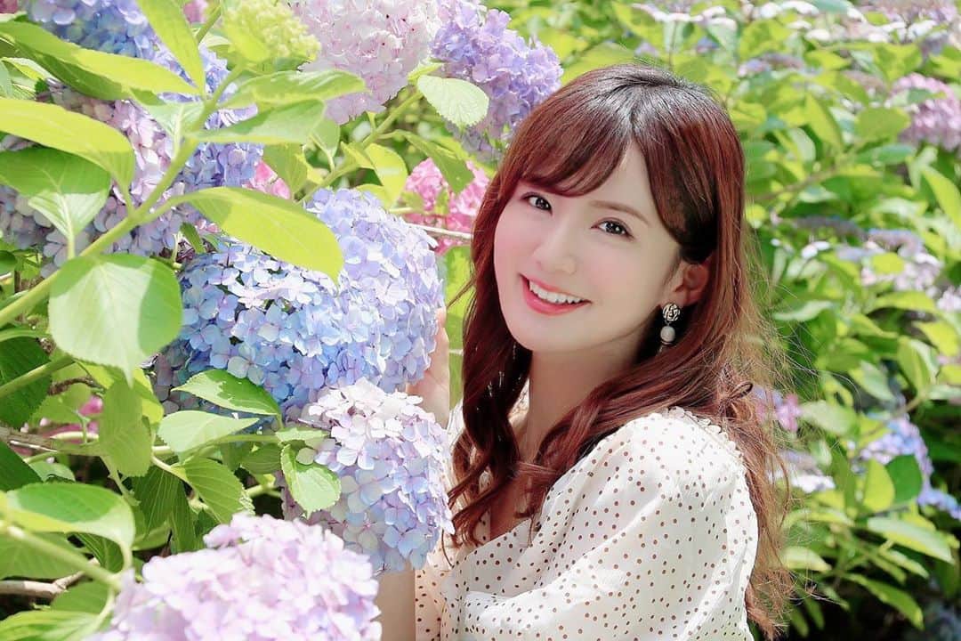 那津あやこのインスタグラム：「イチナナ配信を始めて、﻿ 3ヶ月が経ちました‼️✨﻿ ﻿ 本格的な配信をするために﻿ 機材やマイクを揃えて、﻿ 悪戦苦闘してた日々が懐かしいです…😂﻿ ﻿ 配信はこちらから💁‍♀️💕﻿ ⬇︎﻿ https://17appv2.onelink.me/D7OH?pid=InappShare&af_c_id=profilepage&af_dp=media17://v2/streamer_profile/26f2ae88-7e30-4dd9-ae8c-e84942d77afb&af_web_dp=https://17.live/profile/u/26f2ae88-7e30-4dd9-ae8c-e84942d77afb?lang=ja ﻿ ﻿ #那津あやこ #撮影 #撮影会 #モデル  #スタジオ #被写体モデル #東京 #tokyo #racequeen #rq #17 #イチナナ #配信 #ライブ配信 #ライバー #model #shooting #narrow #cm #pr #wear #make #japan #japanesegirl #narrow #レースクイーン #オーディション #アナウンサー #草津温泉アンバサダー #followｍe #팔로우미」