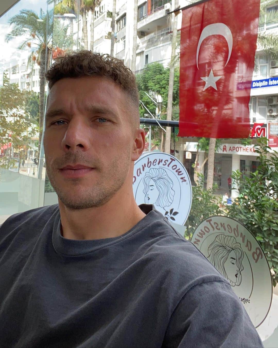 ルーカス・ポドルスキさんのインスタグラム写真 - (ルーカス・ポドルスキInstagram)「Prince from Antalya 😉🇹🇷 #poldi #antalya #barber」10月30日 20時24分 - lukaspodolski