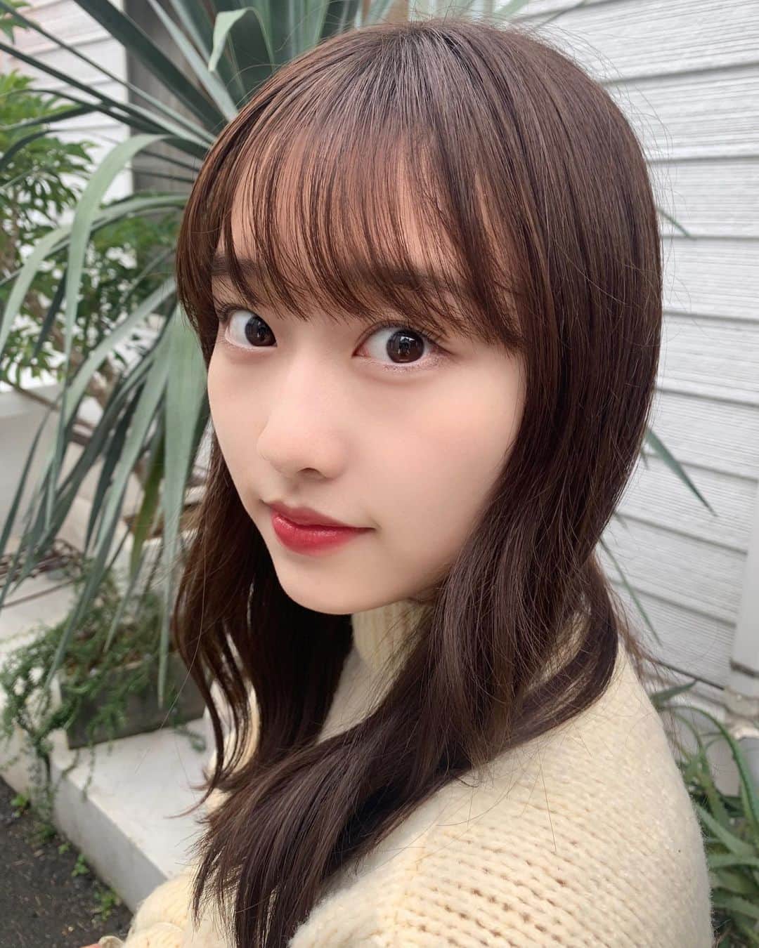 としお理歩のインスタグラム：「マツパを定期的にするようになって、 まつ毛の調子がめっちゃ良い🦋🤍 マスクしても下がらないからオススメだよ〜  ニットは @beep_ss さん！ . . #パリジェンヌラッシュリフト#マツパ#まつ毛パーマ」