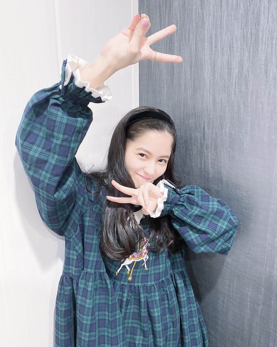 雪嶋桃葉のインスタグラム：「ダブルピースとかしちゃってみたり。」