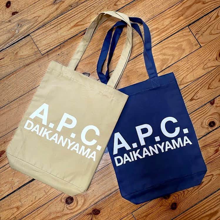 アーペーセーのインスタグラム：「Come by the A.P.C. Daikanyama store in Tokyo and get a free, one-of-a-kind A.P.C. Daikanyama tote bag with a qualifying purchase of 30,000¥ from October 31st until supplies last. ⠀ ⠀ This bag is made from fabric recycled from our past collections.⠀ ⠀ #APC #Japan #Daikanyama #Tokyo #StepByStep #APCtotebag」