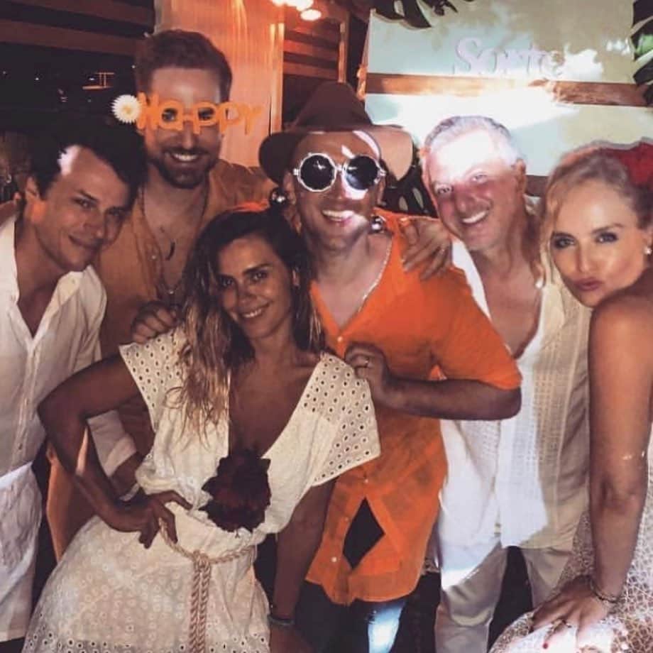 カロライナディークマンのインスタグラム：「q seja festa sempre, meu amooooor!!!!! parabéns, parabéns... q vc tenha muita saúde pra comemorar as alegrias e vitórias,  q tenha muita sorte,  pra caminhar protegido e abençoado,  e q transborde amor, muito amor, pra todos os lados. feliz aniversário! @paulogustavo31 ❤️ PS: tô com saudadiiiiii」
