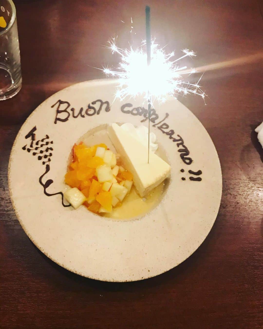 のインスタグラム：「#イタリアンで食事会 #🍰🍷 #まさかの #余韻birthday #ごちそうさまでした #今井寿 #imaihisashi #bucktick #bt #peace #✌🏻 #🌈🌈🌈🌈🌈🌈🌈 #アブラカダブラ #ABRACADABRA #🔮🙏🏻 #御守り」