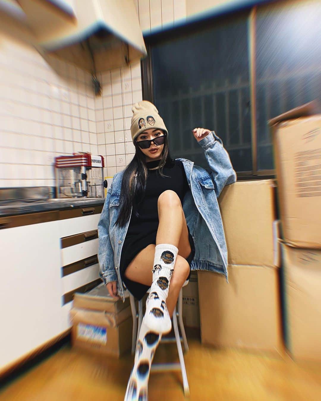 藤川ありすのインスタグラム：「__ #su_do__ に最近ハマりすぎて Gジャンゲットした。  👕 @su_do___  🧢🧦 @world_wide_famous  🕶 @flex_japan」