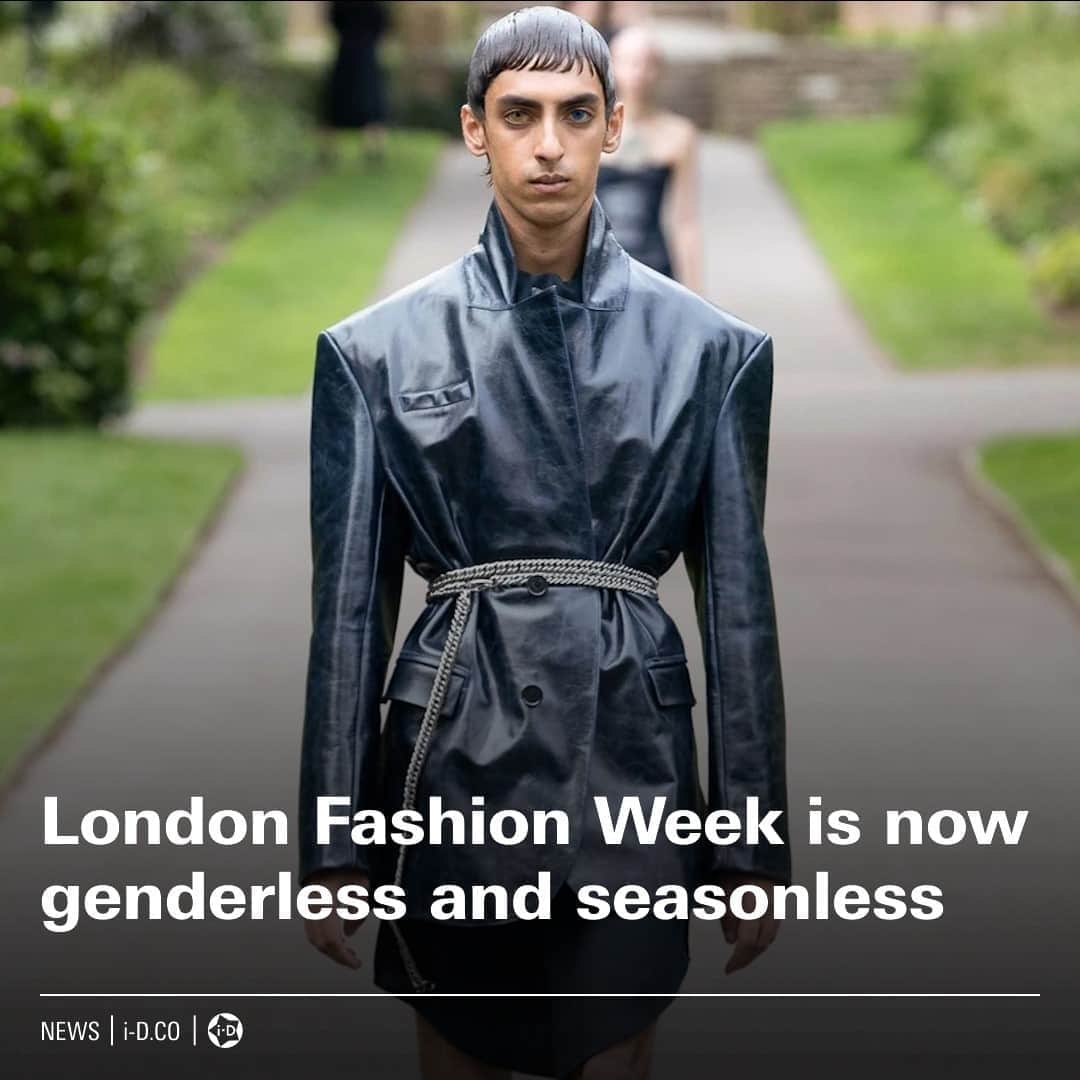 i-Dさんのインスタグラム写真 - (i-DInstagram)「For its three fashion weeks in 2021, the British Fashion Council will be platforming menswear, womenswear and everything in between. ❤️⁣⁠ ⁣⁠ Hit the link in bio to learn more about the new format for one of the world’s largest fashion presentation platforms.⁣⁠ .⁣⁠ .⁣⁠ .⁣⁠ Text @mahoroseward⁣⁠ Image from @artschool_london SS21⁣⁠ #LFW」10月30日 21時02分 - i_d