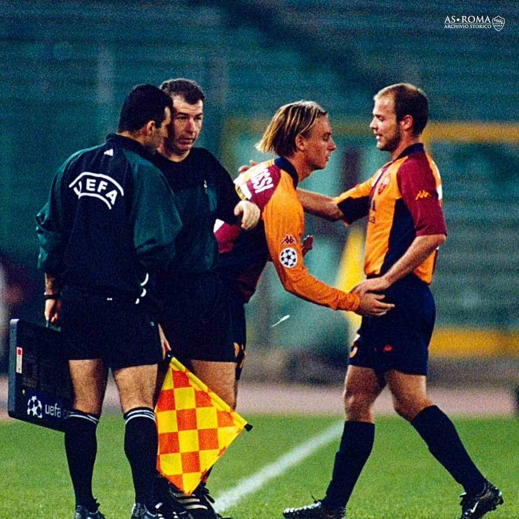 ASローマさんのインスタグラム写真 - (ASローマInstagram)「𝓣𝓱𝓮 𝓫𝓮𝓰𝓲𝓷𝓷𝓲𝓷𝓰 💛❤️⁣ ⁣ 🗓 1️⃣9️⃣ years ago #OnThisDay, DDR made his #ASRoma debut!」10月30日 21時30分 - officialasroma