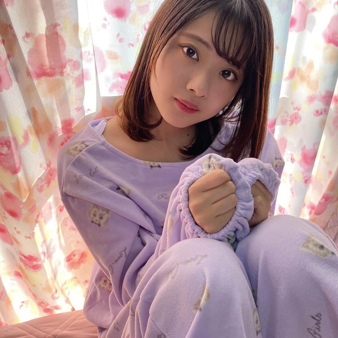 山田杏奈さんのインスタグラム写真 - (山田杏奈Instagram)「Girls by PEACH JOHN様からルームウェアを頂きました🐈💕﻿ ﻿ すっごく肌触りが良くて暖かくて、しかも可愛い🥺🥺﻿ ﻿ 家でもこんな可愛いウェアをきてるだけでなんか楽しくなります♪﻿ おうち時間が長くなった今、ルームウェアってめちゃくちゃ大事🥰﻿ ﻿ 今年の冬もこのルームウェアがあれば暖かく可愛く楽しくすごせそうです✨﻿ ﻿ #girlsbypj #PR #ミス東大 #ミス東大2020 #東大生 #おうち時間 #ルームウェア」10月30日 21時23分 - anna_yamada05