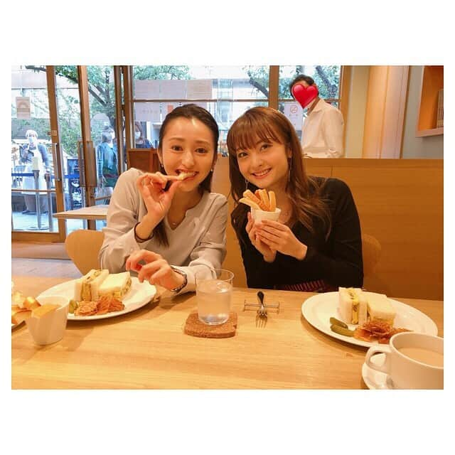 早乙女わかばさんのインスタグラム写真 - (早乙女わかばInstagram)「.﻿ 🌈同期ランチ🌈﻿ ﻿ いいお天気の中☀️﻿ 沢山喋って体も心もポカポカ。﻿ ﻿ 温かい時間☺️﻿ ﻿ 不思議だなー﻿ 全然会ってなくても、つい最近も会ったような気持ちに…﻿ ﻿ ありがとう❤️﻿ ﻿ #同期ランチ﻿ #喋りが止まらない﻿ #セントルベーカリー﻿ #サンドイッチ﻿ #美味し過ぎた🤤」10月30日 21時25分 - s_wakaba.94