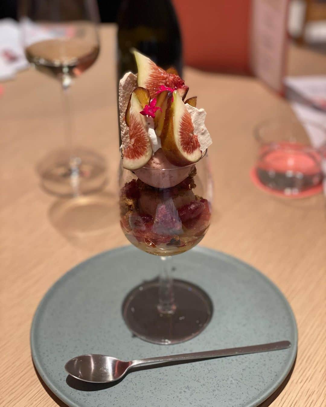 青木美沙子さんのインスタグラム写真 - (青木美沙子Instagram)「@bcginza_fruits  さんのフルーツコース💓 今回は、和栗といちじく秋の贅沢フルコース🌰 12月7日までです💓 ドライフルーツ→モンブラン→ポタージュとファルシ→和栗といちじくのパフェ💓 甘さ控えめで素材の甘さで美味しいフルーツコースでした💓 いちじくも和栗も大好き💕 秋の味覚堪能できました💓  店内もゆっくりできる空間なので、女子会にもデートにも良いお店です💓💓💓 #ビューティーコネクション銀座  #フルーツサロン #フルーツコース #銀座カフェ」10月30日 21時28分 - misakoaoki
