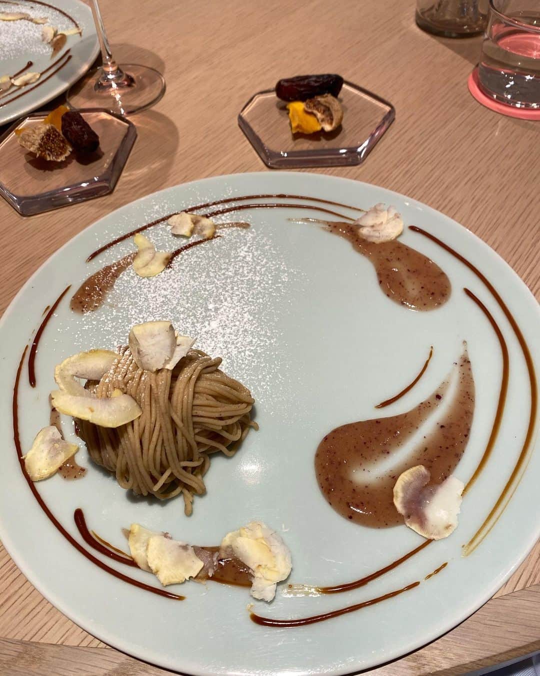 青木美沙子さんのインスタグラム写真 - (青木美沙子Instagram)「@bcginza_fruits  さんのフルーツコース💓 今回は、和栗といちじく秋の贅沢フルコース🌰 12月7日までです💓 ドライフルーツ→モンブラン→ポタージュとファルシ→和栗といちじくのパフェ💓 甘さ控えめで素材の甘さで美味しいフルーツコースでした💓 いちじくも和栗も大好き💕 秋の味覚堪能できました💓  店内もゆっくりできる空間なので、女子会にもデートにも良いお店です💓💓💓 #ビューティーコネクション銀座  #フルーツサロン #フルーツコース #銀座カフェ」10月30日 21時28分 - misakoaoki