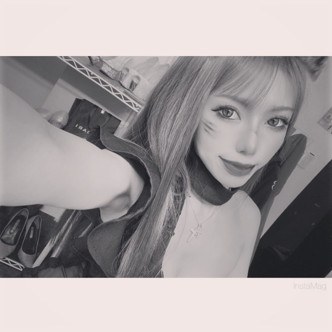 あゆかのインスタグラム：「今日明日ハロウィンコスプレだよ🧟‍♂️🧟‍♀️ 今年もるいちゃんとおそろー😍  .  #千葉キャバクラ#千葉富士見キャバ嬢#千葉富士見町キャバ嬢#千葉富士見キャバクラ#arドレス#ジュエルズドレス#コロナに負けるな#コロナに負けるな日本#オンラインキャバクラ#ファッション好きな人と繋がりたい#ヘアメイク#お家スタイル#息してる？#followｍe4 #follow4like#followtrain」